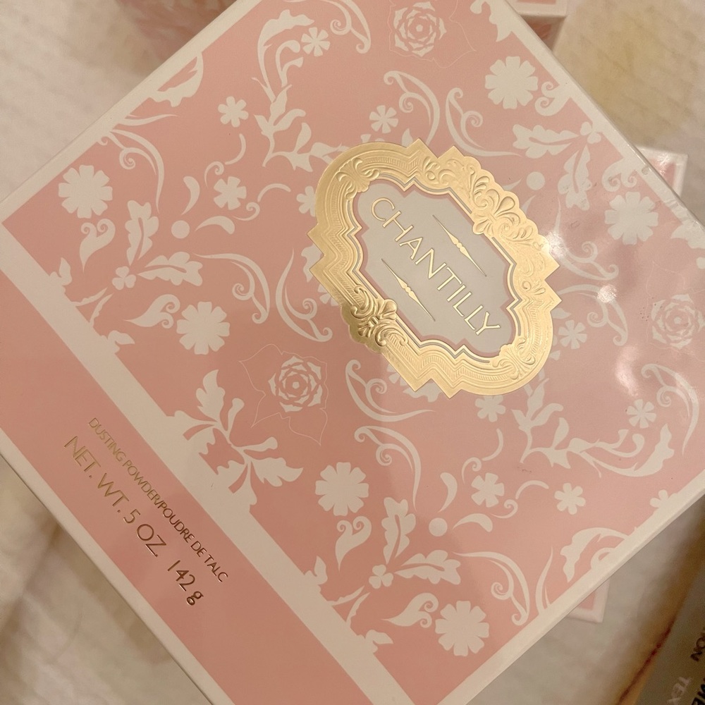 COPY - Chantilly dusting powder